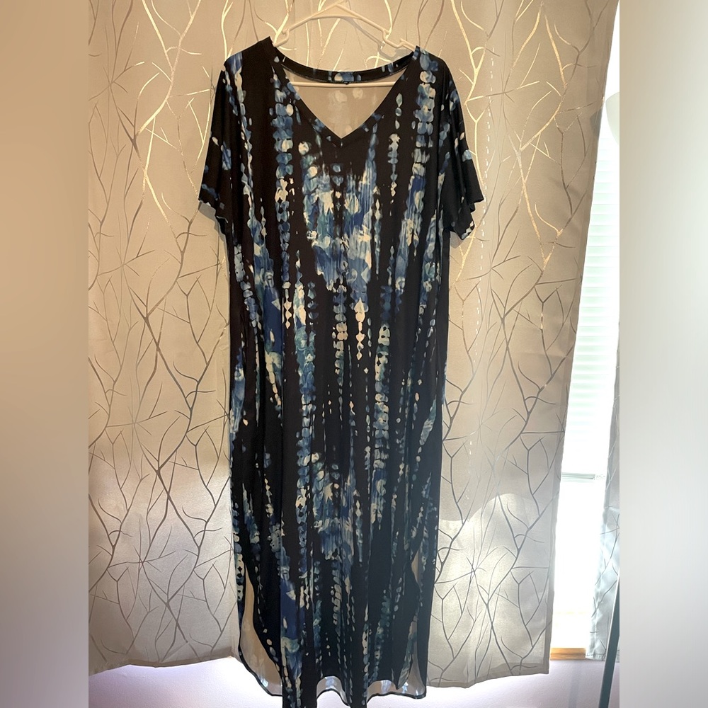 Black, white, and blue patterned maxi dress with pockets size XXL